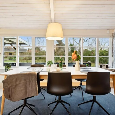 Mahalia - 300m From The Sea By Interhome