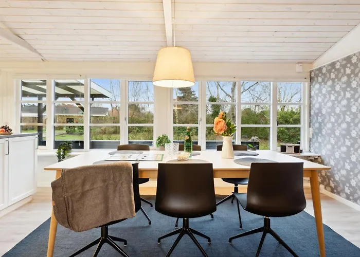 Mahalia - 300m From The Sea By Interhome