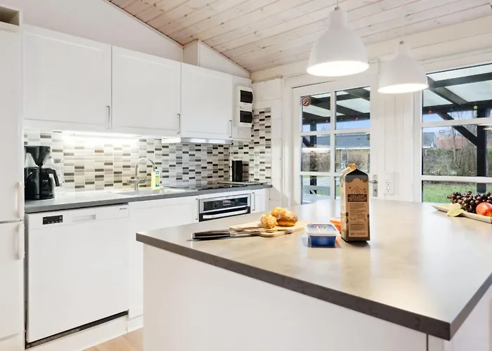 Mahalia - 300m From The Sea By Interhome